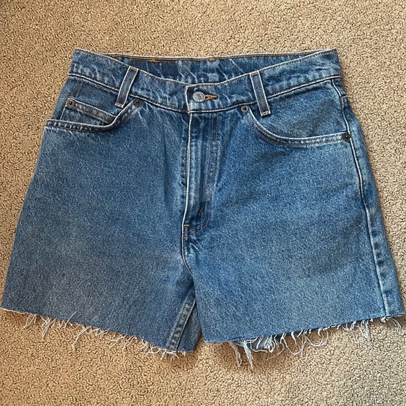 Cute shorts that I bought too small, great length for the summer! - Picture 1 of 3
